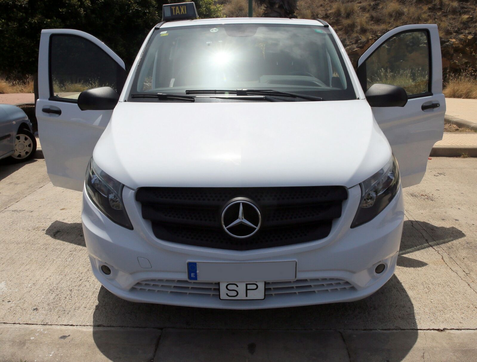 Mercedes-Benz Vito — front, doors open