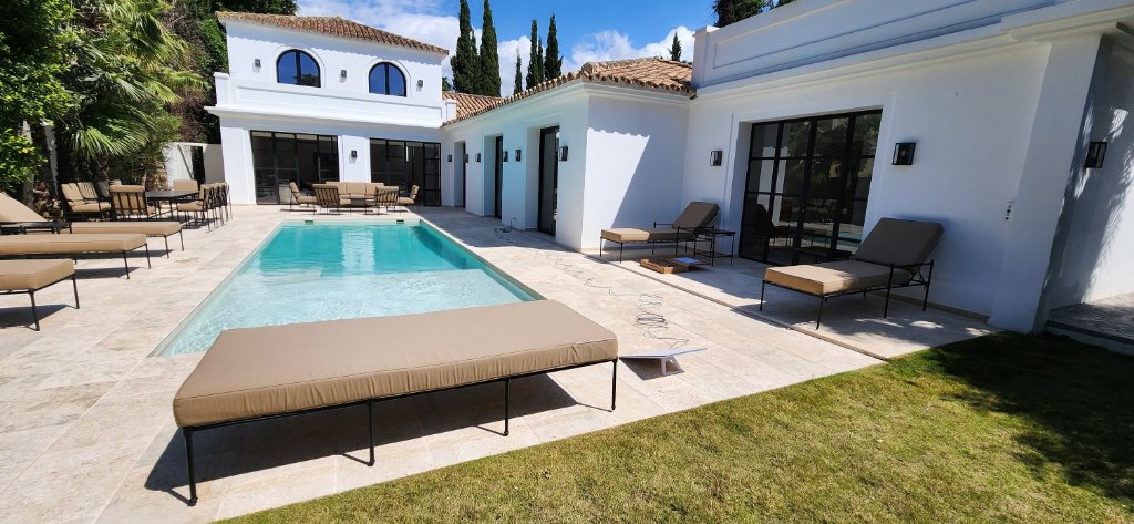 Outdoor pool & garden Wi-Fi — Outdoor pool & garden Wi-Fi in Málaga