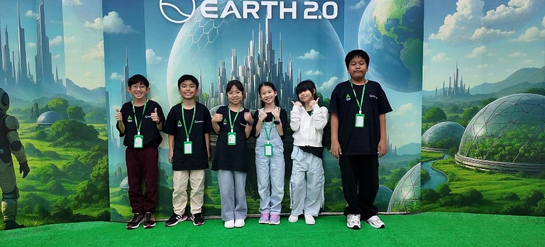 Students posing at the Earth 2.0 expedition backdrop