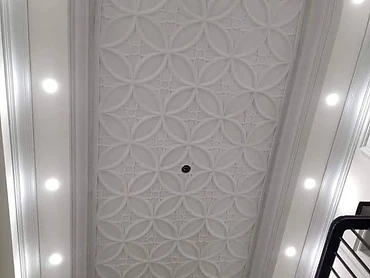 Detailed decorative ceiling finish