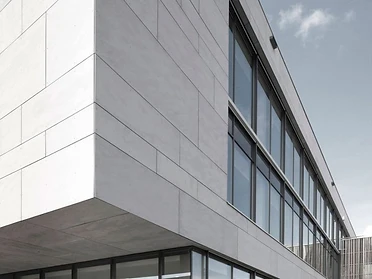 Stone-clad commercial building envelope