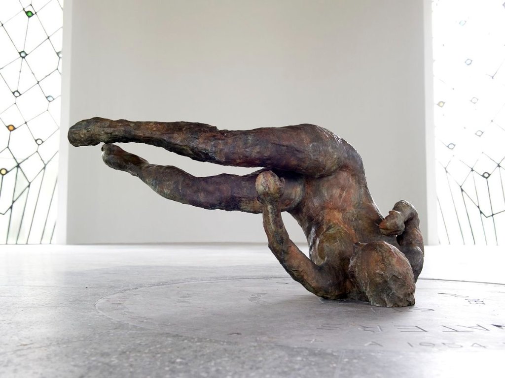 Aurélie Hoegy dancer sculptures cast mid-movement