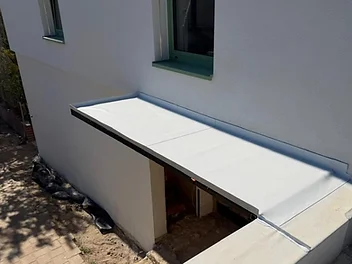 máme zabetonované podlahy, probíhají práce na pokládce střešních fóliích – foto 6