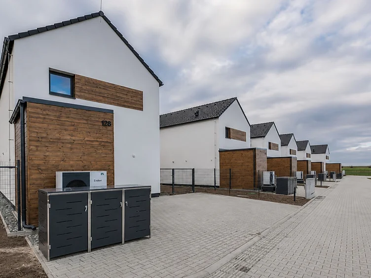 Rodinný dům a navazující řada domů v developerském projektu KD Haus