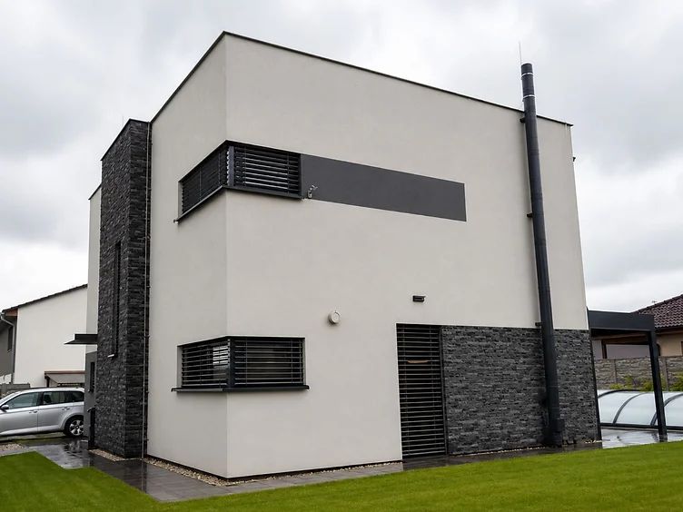 Rodinný dům Kostka – pohled na fasádu, realizace KD Haus