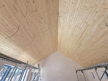 dokončili jsme dřevěné podbití stropů – foto 1