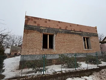probíhá zdění 2NP – foto 2