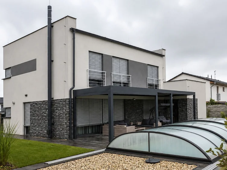 Rodinný dům Kostka se zahradou a bazénem, realizace KD Haus