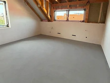 máme hotové omítky a betonové podlahy – foto 2