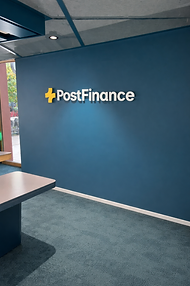 Mur bleu réalisé pour PostFinance
