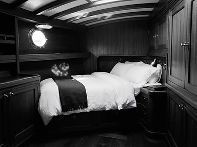 Cabine intérieure du Saint Louis avec lit et hublot