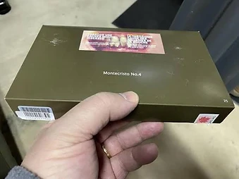 Plain packaging example from Canada