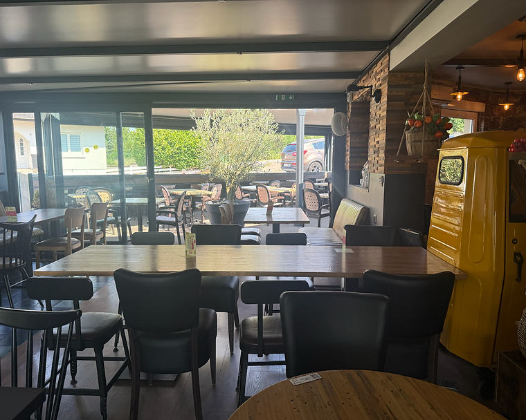 Salle du restaurant Mistral Pizza