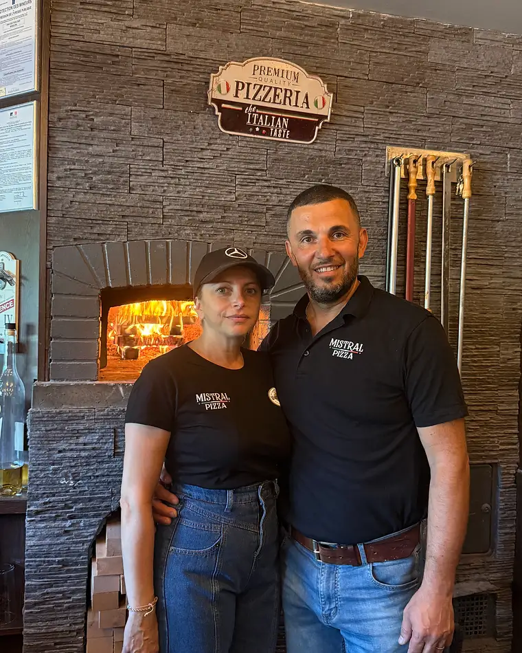 Toni, Joséphine et Sarah — la famille Mistral Pizza à Gaubiving