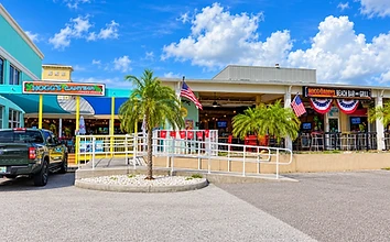Hogg Daddy's Beach Bar and Grill on Clearwater Beach
