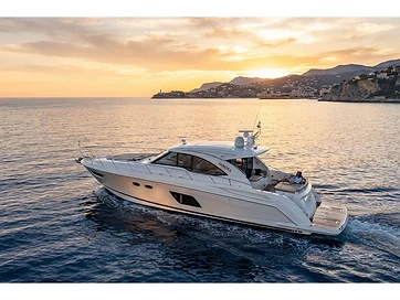 2022 Cruisers Yachts 428 Express