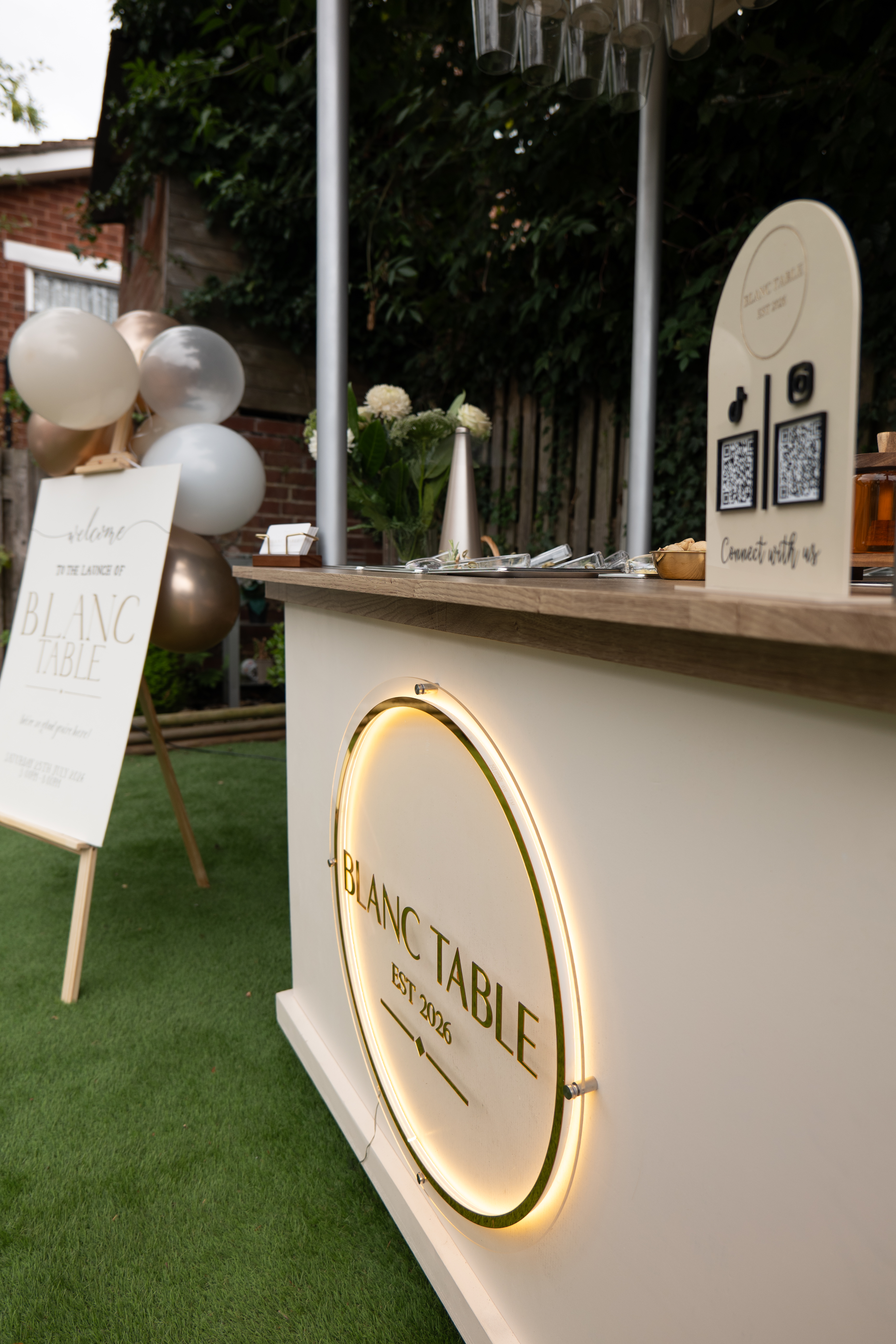 Blanc Table luxury event cart with drinks and styling