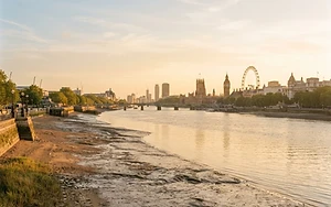 CITIZEN SCIENTISTS PROTECT THE THAMES
