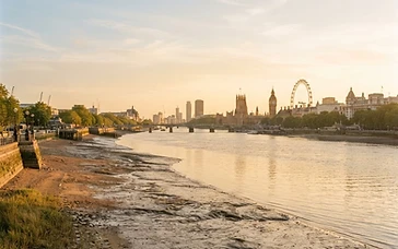 CITIZEN SCIENTISTS PROTECT THE THAMES