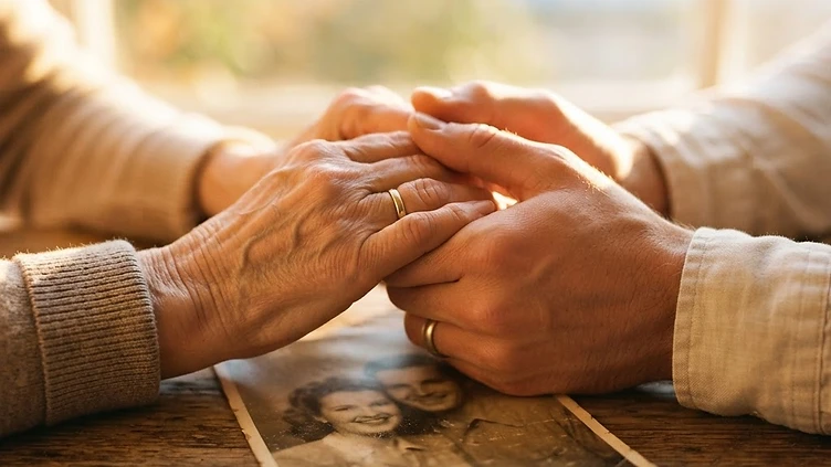 A Lifelong Search Ended by AI: UK Man Reunited with Biological Mother and Sister