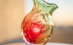 MODERN SCIENCE RECREATES ANCIENT ROMAN COLOUR-CHANGING GLASS