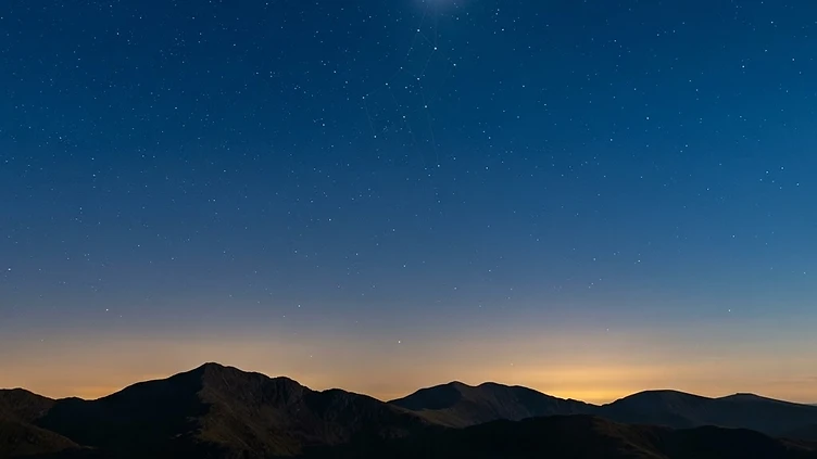 KING ARTHUR’S HARP: BRIGHT STAR VEGA GUIDES WELSH SKYWATCHERS TO ANCIENT CONSTELLATION