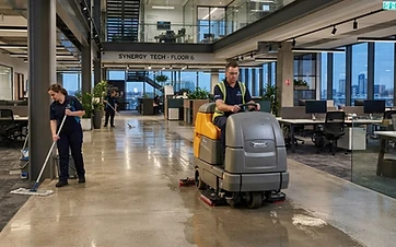 Professionelle Reinigung eines Gewerbe- und Industriebodens