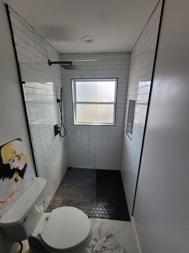 Modern Black & White Shower
