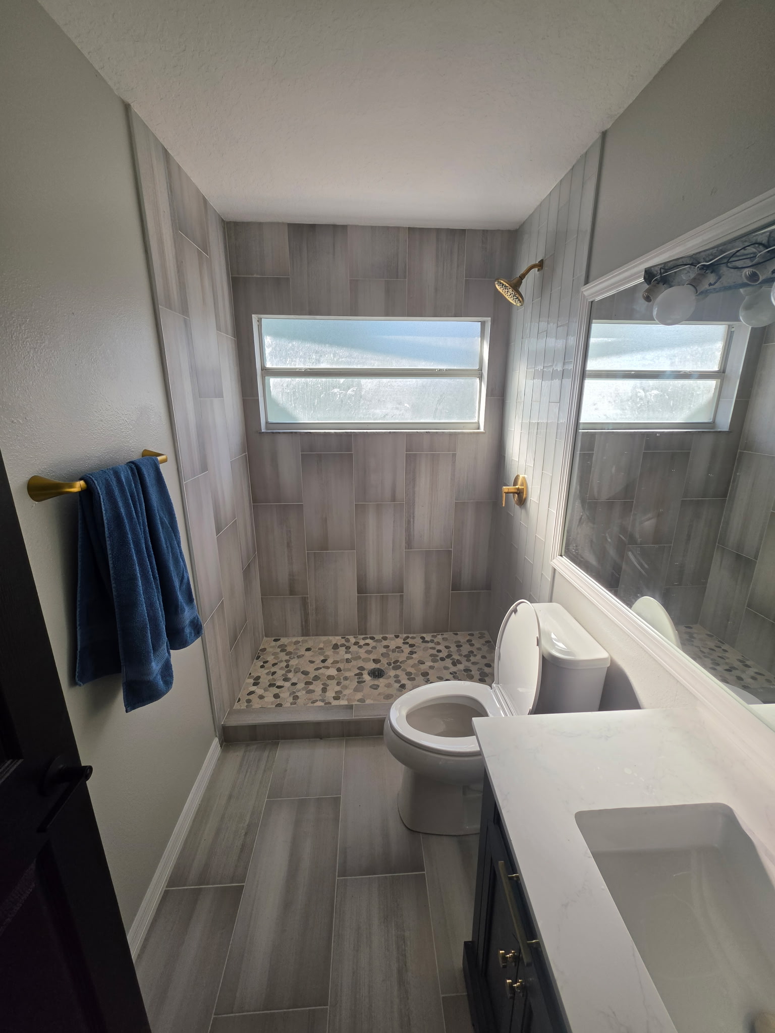Bathroom remodeling Largo FL with custom tiled walk-in shower by Dream Tiles Inc.