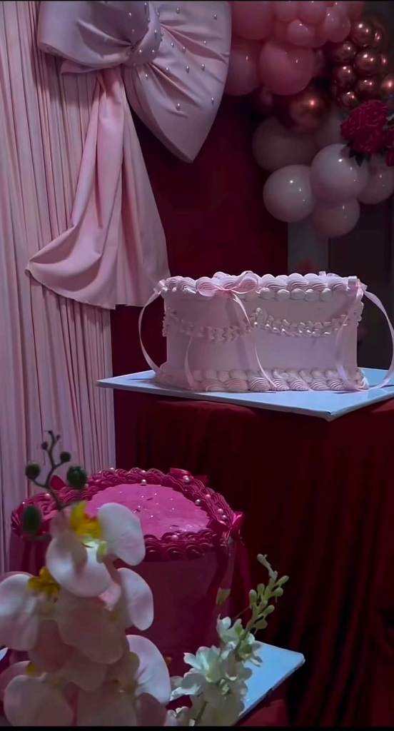 Pink Bow Cake Display