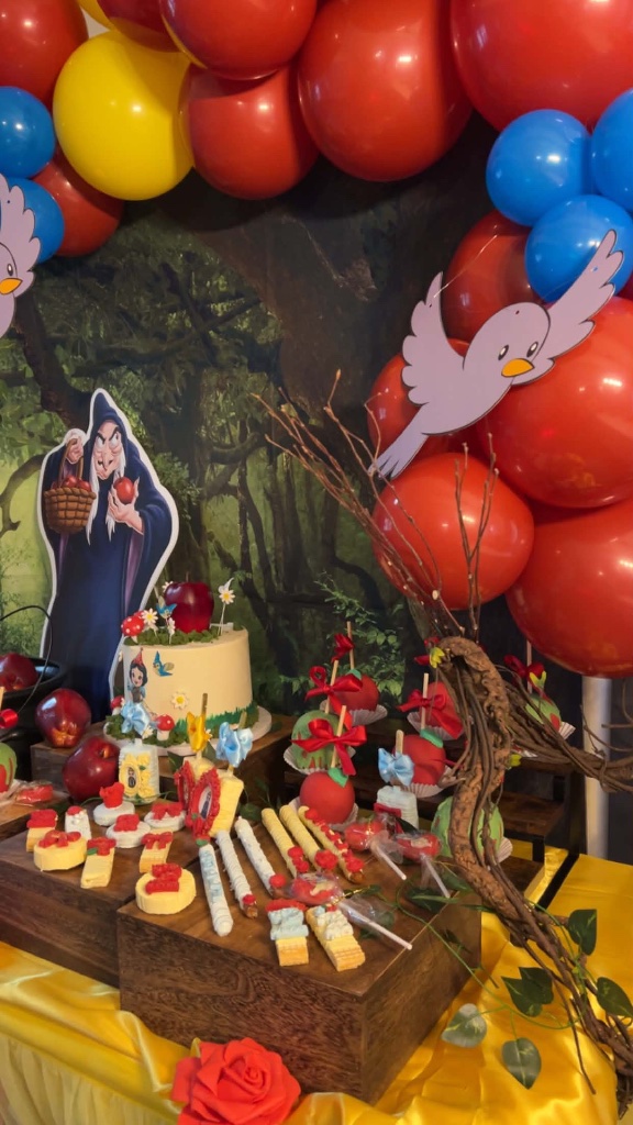 Snow White Dessert Table