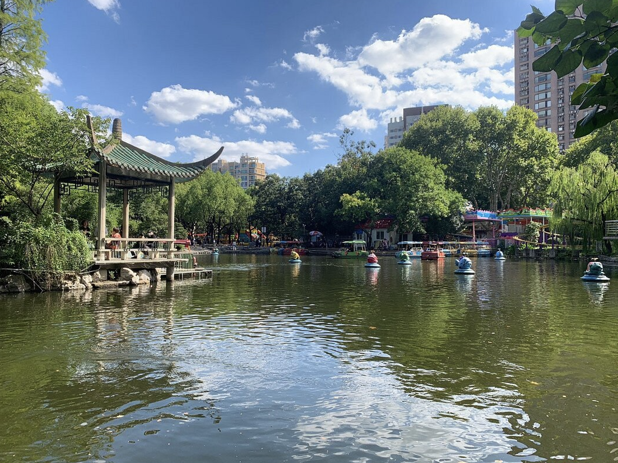 5 of the Best Parks in Shanghai: Marriage Markets, Art & Cherry Blossoms
