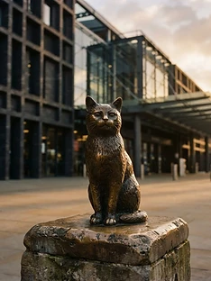 Trim the Cat bronze statue at Euston Station