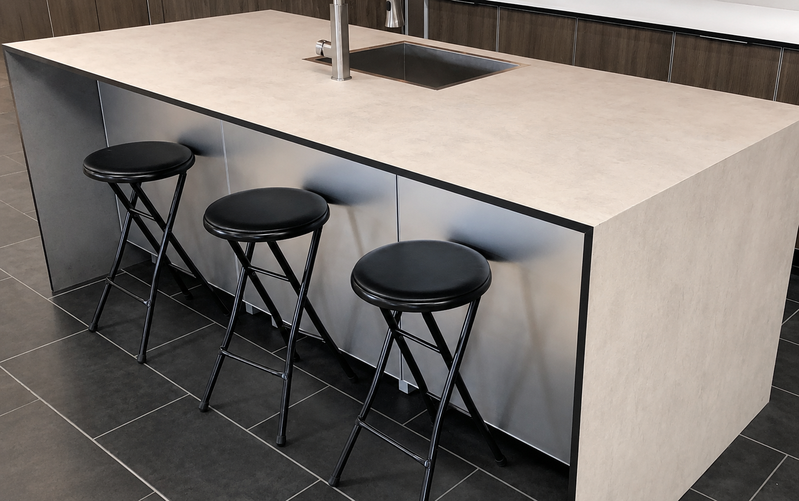 Outdoor kitchen — brushed silver island with stools