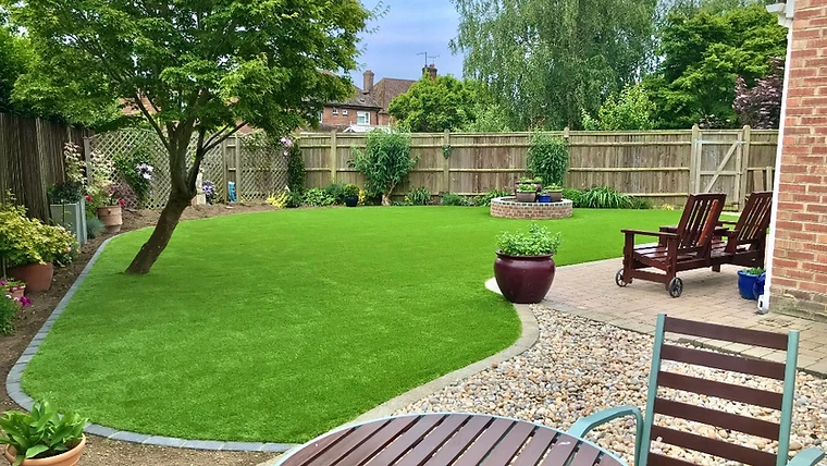 Artificial circular lawn with block-paved patio & granite sett edging