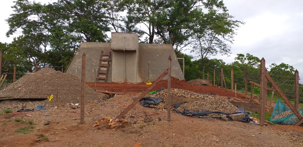 Cisterna de concreto reforzado en construcción por JIRMAR
