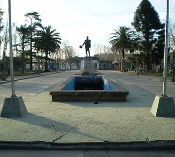 The central plaza of Durazno, Uruguay, with its statue and palm trees