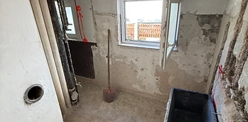 Renovacija stanovanja z odprto steno in pripravljenimi vodi