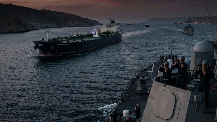 US Escorts 7 Million Barrels Through Hormuz Amid Surge in Gulf of Oman Tanker Transfers