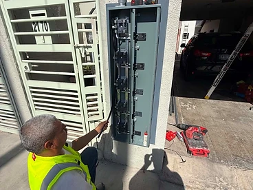 Servicio en tablero eléctrico exterior
