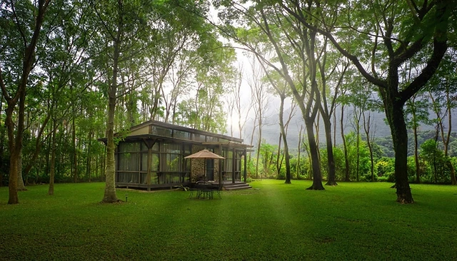 3000坪大草皮與玻璃屋端景