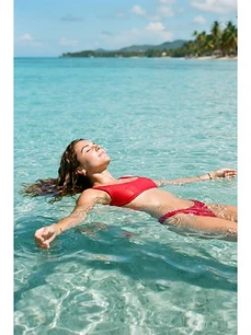 Baignade détente dans les eaux limpides de Martinique