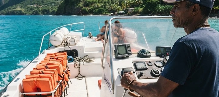 Sécurité en excursion en bateau en Martinique : les règles essentielles avant d’embarquer