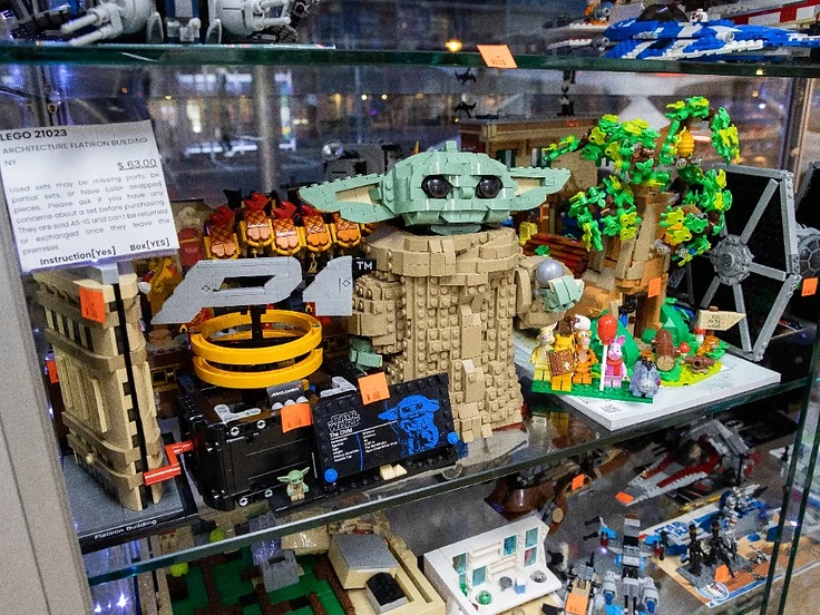 LEGO set with condition disclosure card