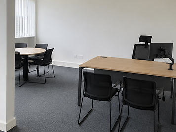 Flexible office layout with dedicated meeting / breakout area