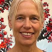 Portrait of certified Hunyuan Qi Therapy coach Sofia Mund