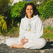 Portrait of certified Hunyuan Qi Therapy coach Heather Bourne