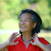 Portrait of certified Hunyuan Qi Therapy coach Tsoe Tsan
