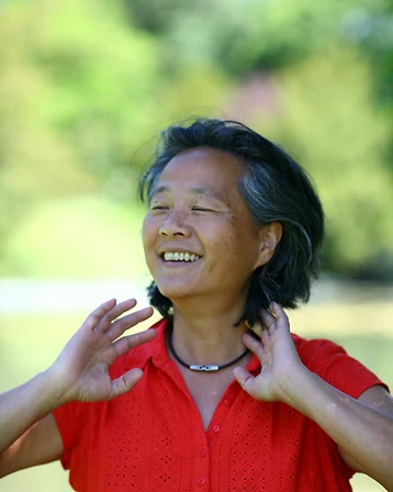 Portrait of certified Hunyuan Qi Therapy coach Tsoe Tsan