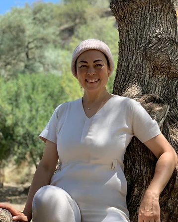 Portrait of certified Hunyuan Qi Therapy coach Naomi Hales